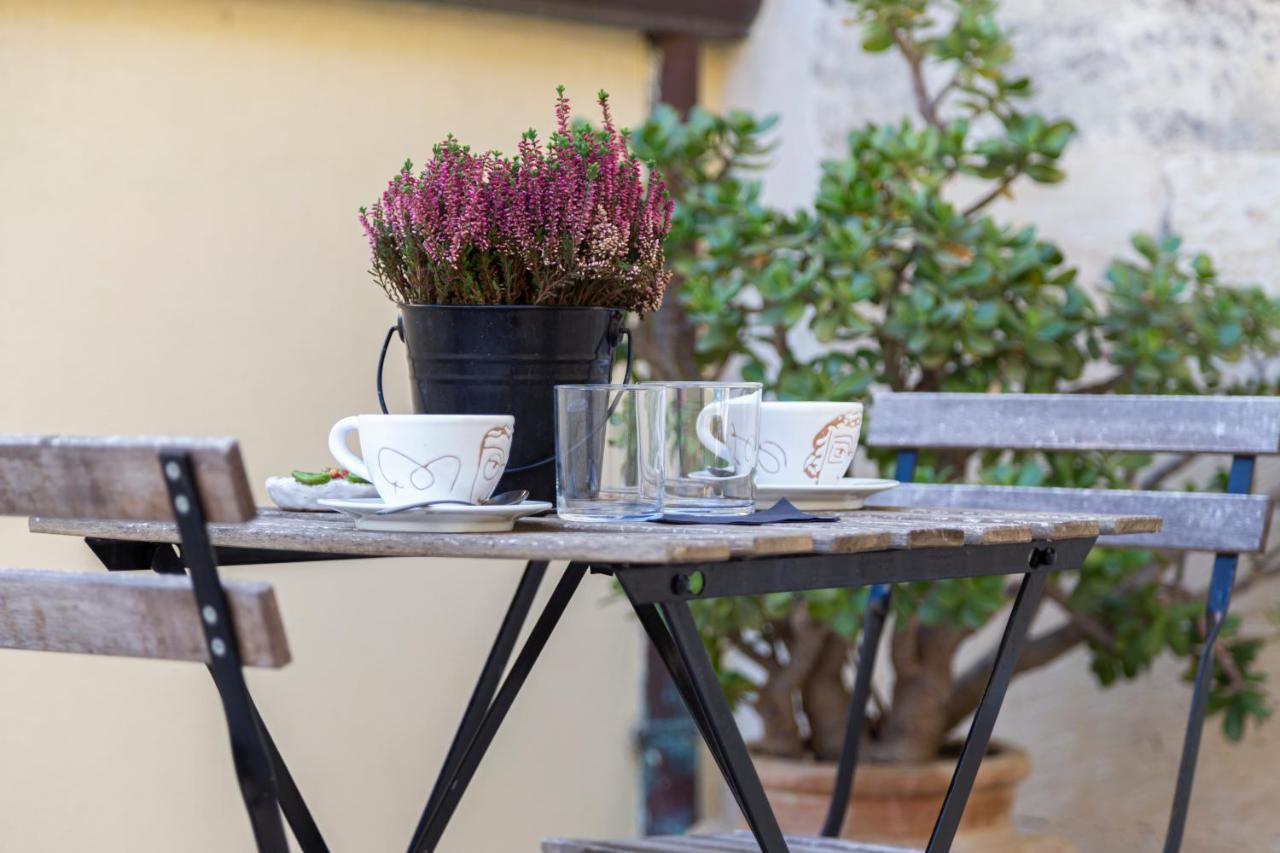 Casa Mamma Elvira Bed & Breakfast เลชเช ภายนอก รูปภาพ